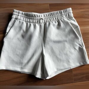 Lululemon Softstreme High Rise Short 4” - size 6